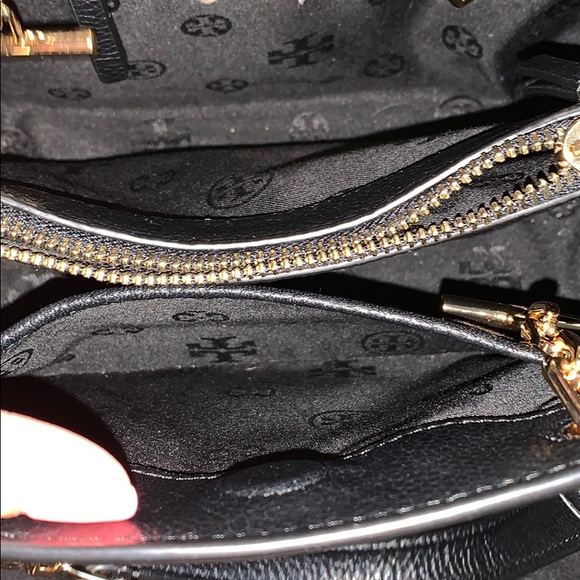 Tory Burch small satchel purse crossbody bag! - Picture 2 of 2